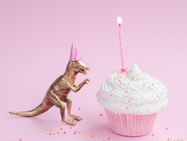 おいしい誕生日マフィンと恐竜