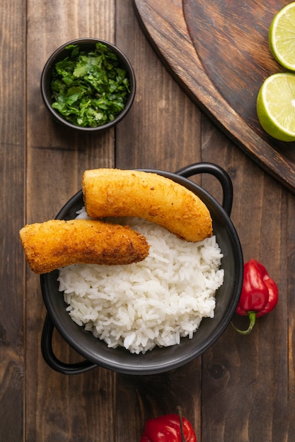 Foto gratuita disposizione del cibo brasiliano delizioso sopra la vista