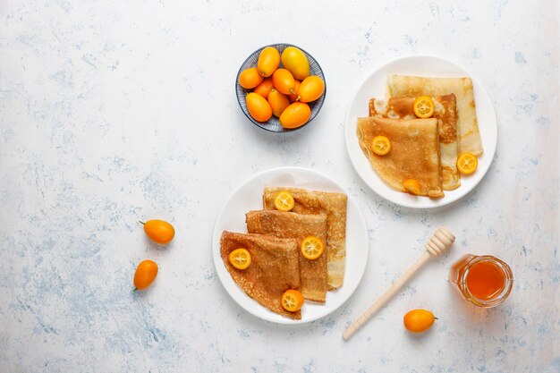 맛있는 아침. 정통 휴일 Maslenitsa. 적자와 호넷, 평면도와 크레페