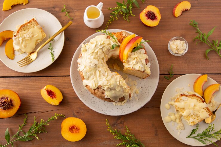 無料Photo オレンジのアレンジが施されたおいしいバントケーキ