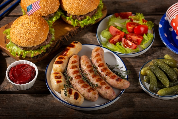 Foto gratuita deliziosi hamburger per la festa del lavoro degli stati uniti