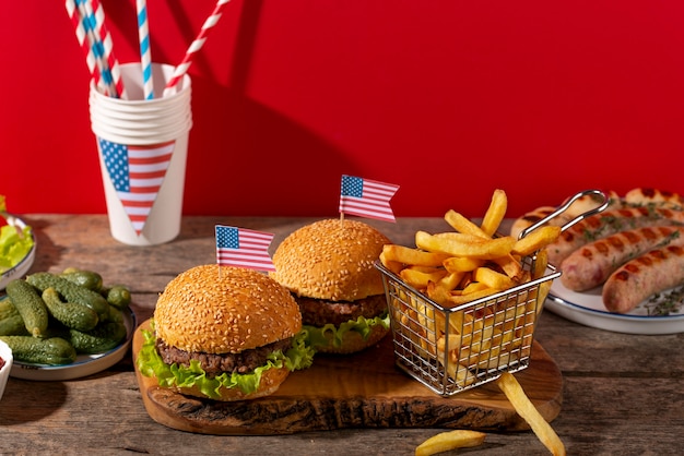 Foto gratuita deliziosi hamburger per la festa del lavoro degli stati uniti