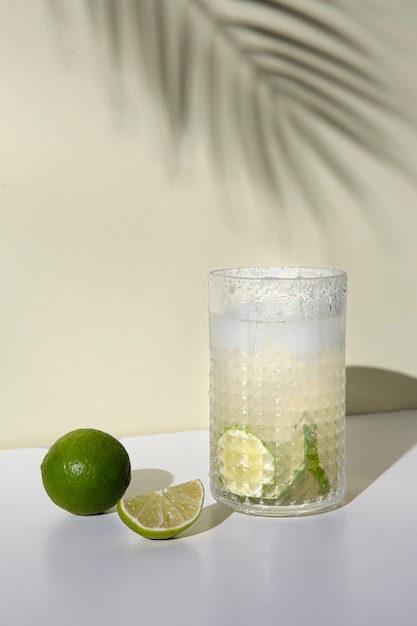Free photo delicious caipirinha cocktail with lime