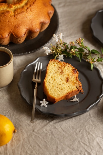 Deliziosa torta e tazza di caffè