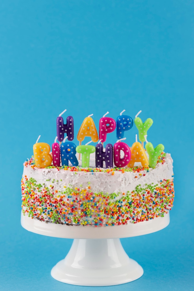 Free Photo delicious cake with birthday candles