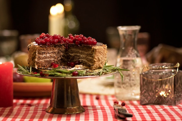 Free photo delicious cake with cranberries