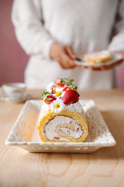 Delicious cake with strawberries