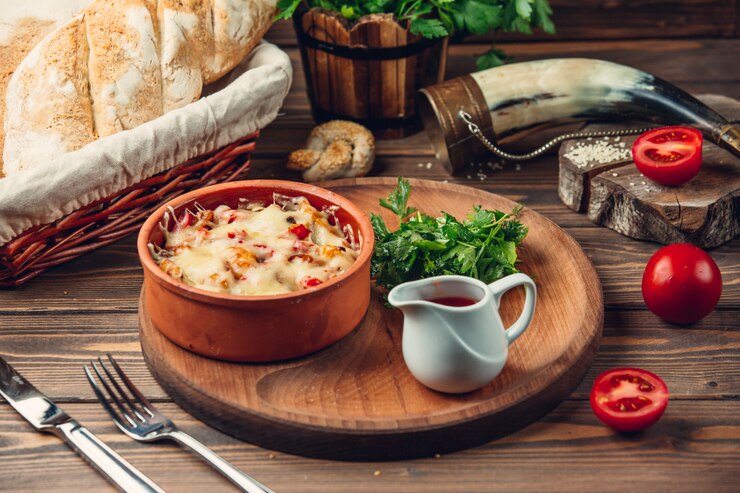 Бесплатный Фотография вкусная запеканка на деревянной подставке
