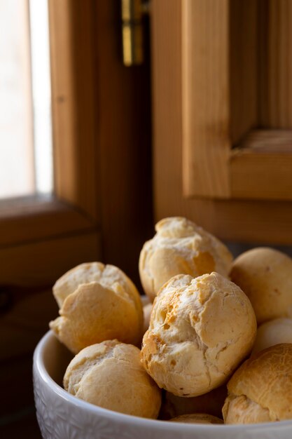 Free photo delicious cheese bread baked arrangement