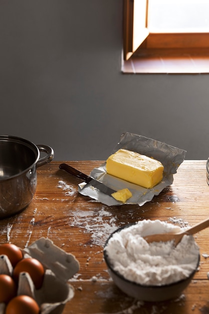 Foto gratuita delizioso assortimento di pane al formaggio