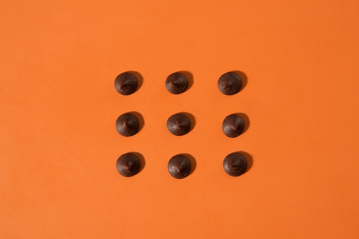 Free Photo delicious chocolate chips dots top view