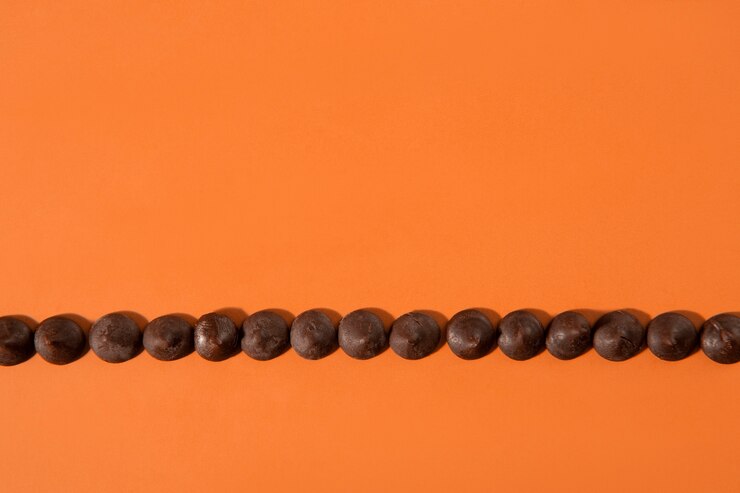 Free Photo delicious chocolate chips line top view