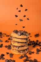 Free photo delicious chocolate chips still life