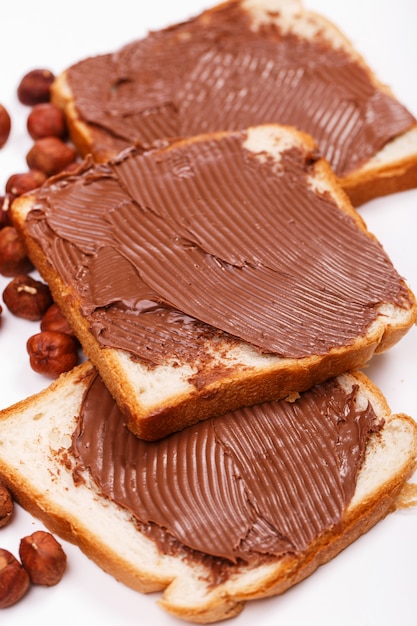 Free photo delicious chocolate cream on a toast