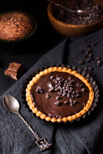 Вкусный шоколадный пирог готов к употреблению