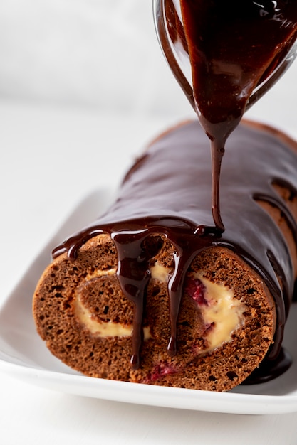 Free photo delicious chocolate roll arrangement