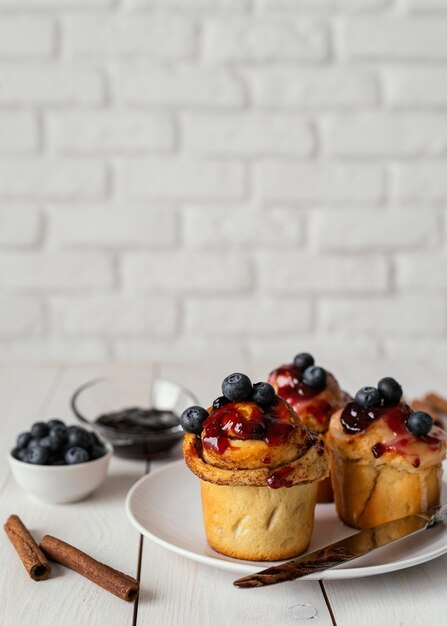 Delicious cinnamon rolls with fruit and topping