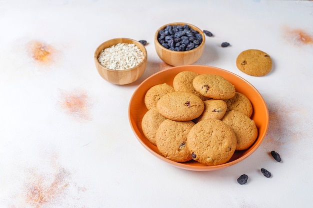 Free photo delicious cookies with raisin and oatmeal,top view