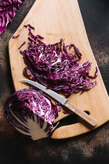 Free photo delicious cut red cabbage with knife