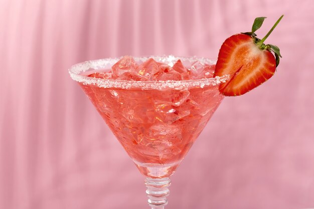 Free photo delicious daiquiri with strawberry