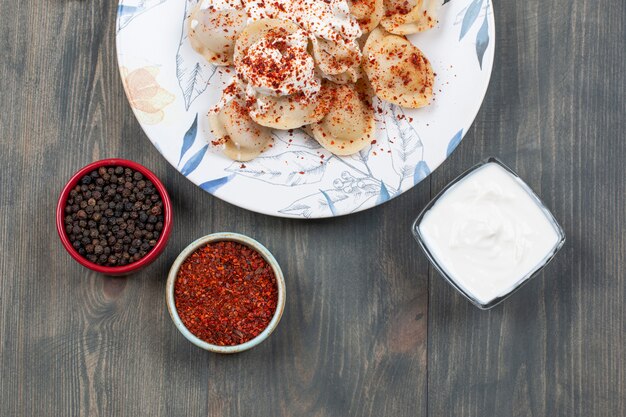 Delicious dumplings with peas and red pepper