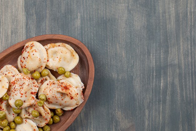 Delicious dumplings with peas and red pepper