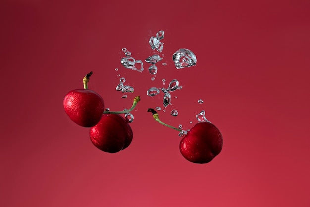 Free photo delicious fresh cherry in water