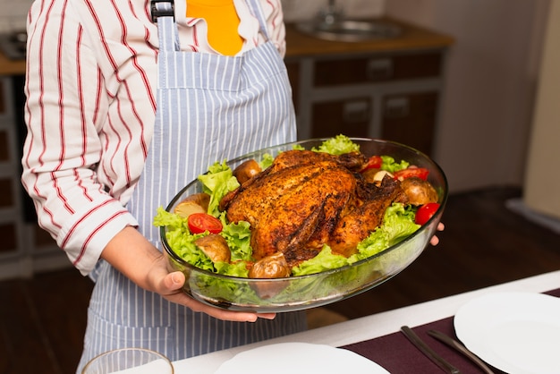 Foto gratuita primo piano cucinato fresco delizioso del tacchino