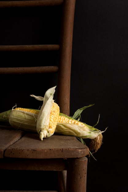 Free photo delicious fresh corn on table