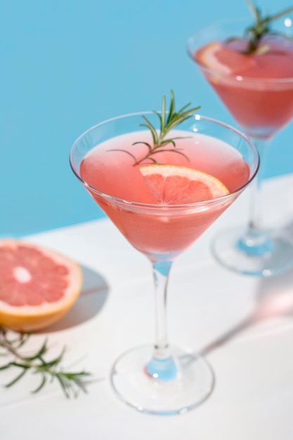 Free photo delicious grapefruit cocktail ready to be served