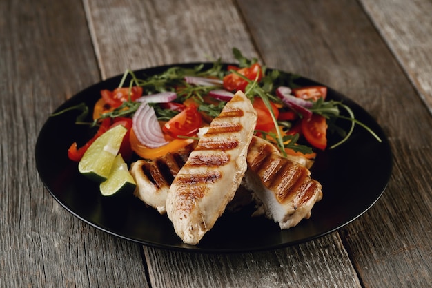 Delicious grilled chicken with vegetables for dinner