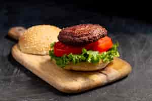 Free photo delicious hamburger on wooden board