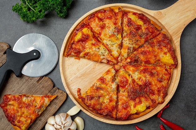 Free photo delicious hawaiian pizza and cooking ingredients.