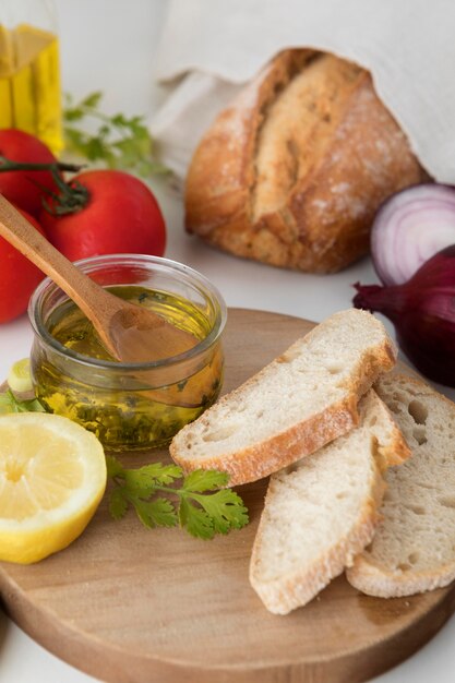 Foto gratuita deliziosa colazione sana con pane