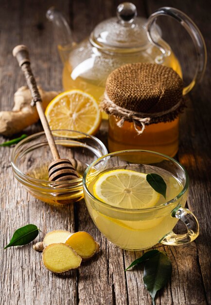 Концепция вкусного и здорового чая с лимоном