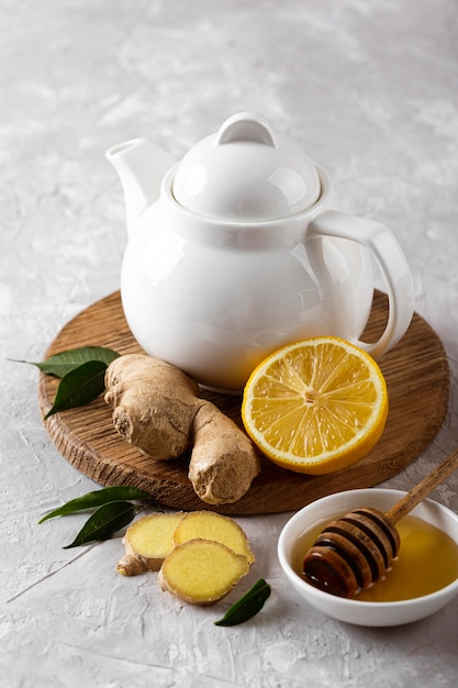 Free photo delicious and healthy lemon tea concept