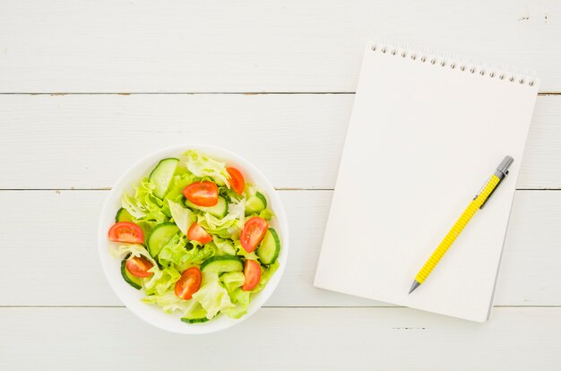 Delicious and healthy lettuce salad