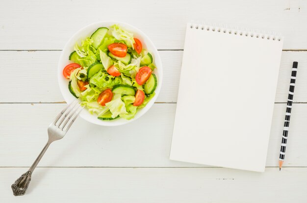 Delicious and healthy lettuce salad