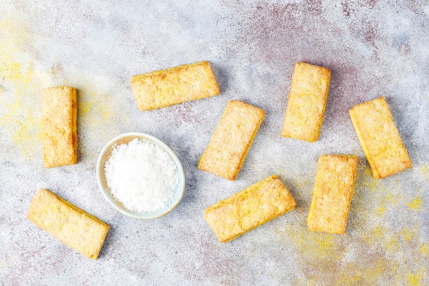 Foto gratuita deliziosi biscotti al cocco fatti in casa.