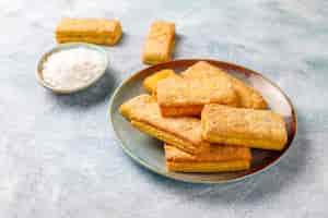 Foto gratuita deliziosi biscotti al cocco fatti in casa.