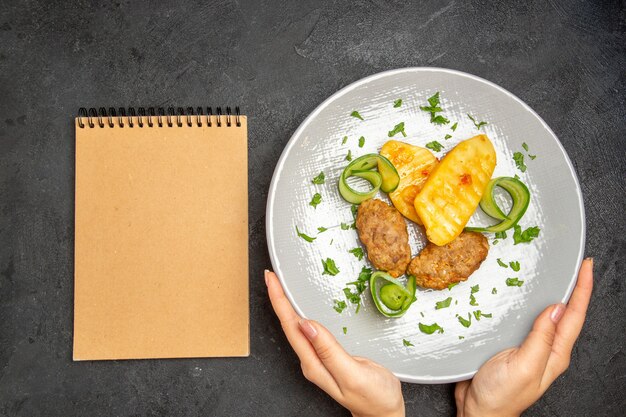 감자와 함께 맛있는 수제 커틀릿 식사