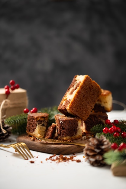 Бесплатное фото Вкусный домашний десерт в честь рождества