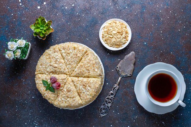 Вкусный домашний торт Наполеон, вид сверху