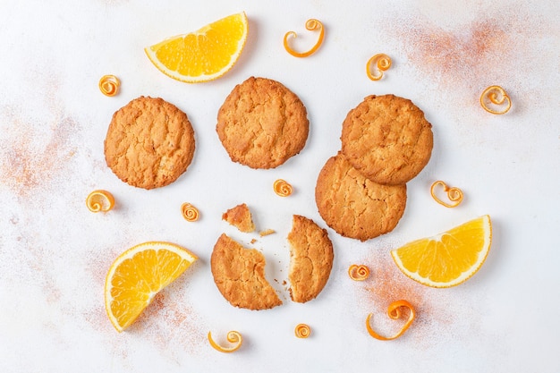 맛있는 수제 오렌지 제스트 쿠키.