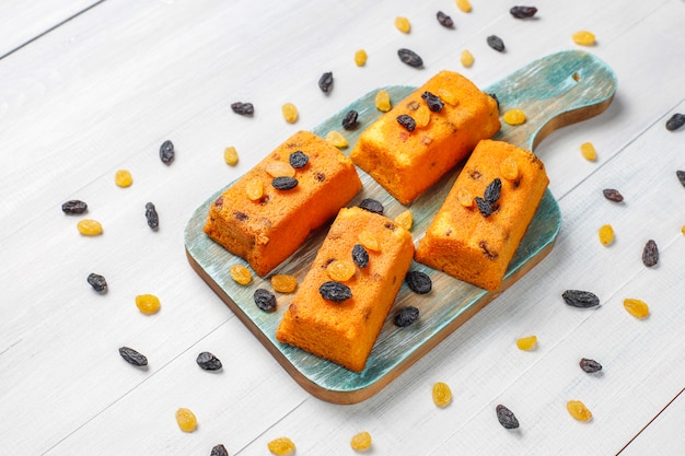 Free photo delicious homemade small fruit cakes, raisin cakes, top view