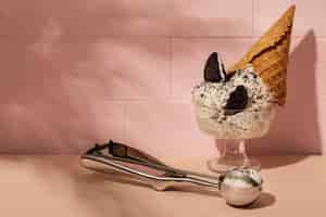 Foto gratuita delizioso gelato con biscotti