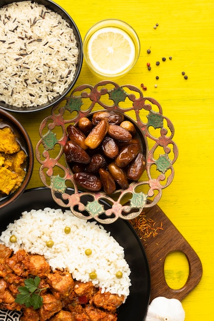 Бесплатное фото Вид сверху вкусной индийской кухни