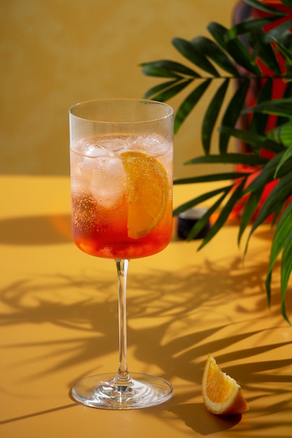 Foto gratuita delizioso cocktail italiano, natura morta.