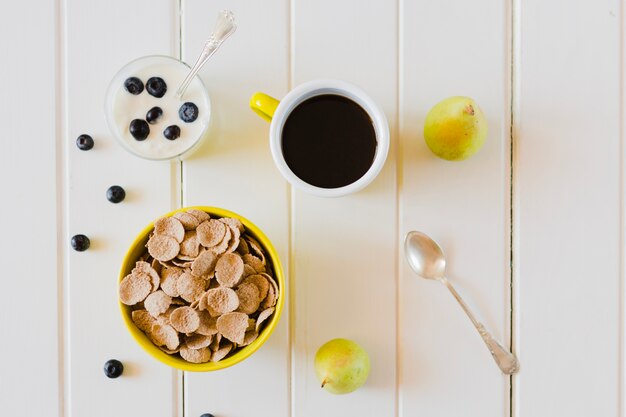 Foto gratuita pasto delizioso per colazione