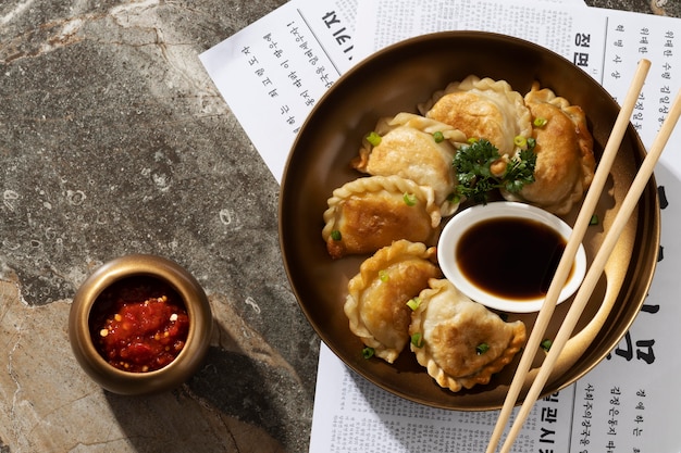 삼발 어레인지가 있는 맛있는 식사